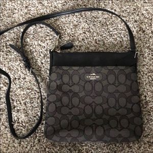 Kitt messenger crossbody